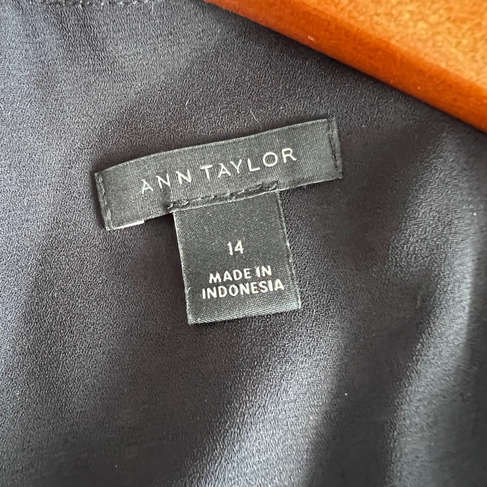 Ann Taylor belted midi dress in silky georgette. Size 14 - Picture 3 of 3
